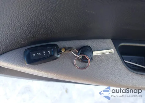 2013 Hyundai Veloster Base W/Gray z USA, uszkodzony, nr VIN KMHTC6AD7DU100650